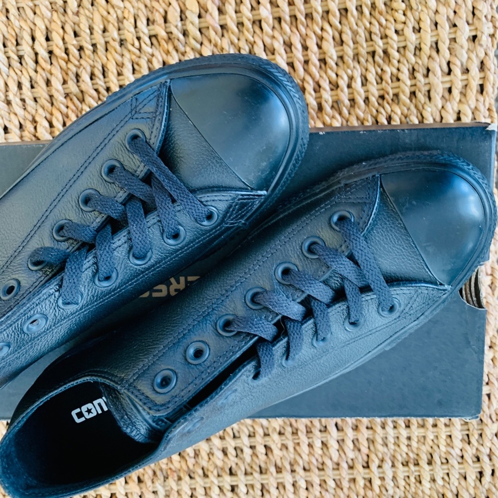 Black leather mono low top converse
